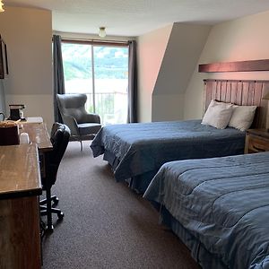 Standard Queen Room Two Queen Beds